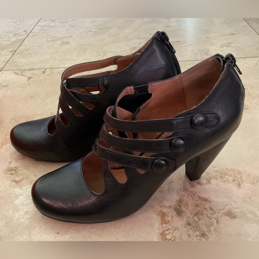 NEW IN BOX ● Miz Mooz ● Leather Strappy Heels ● Y2K